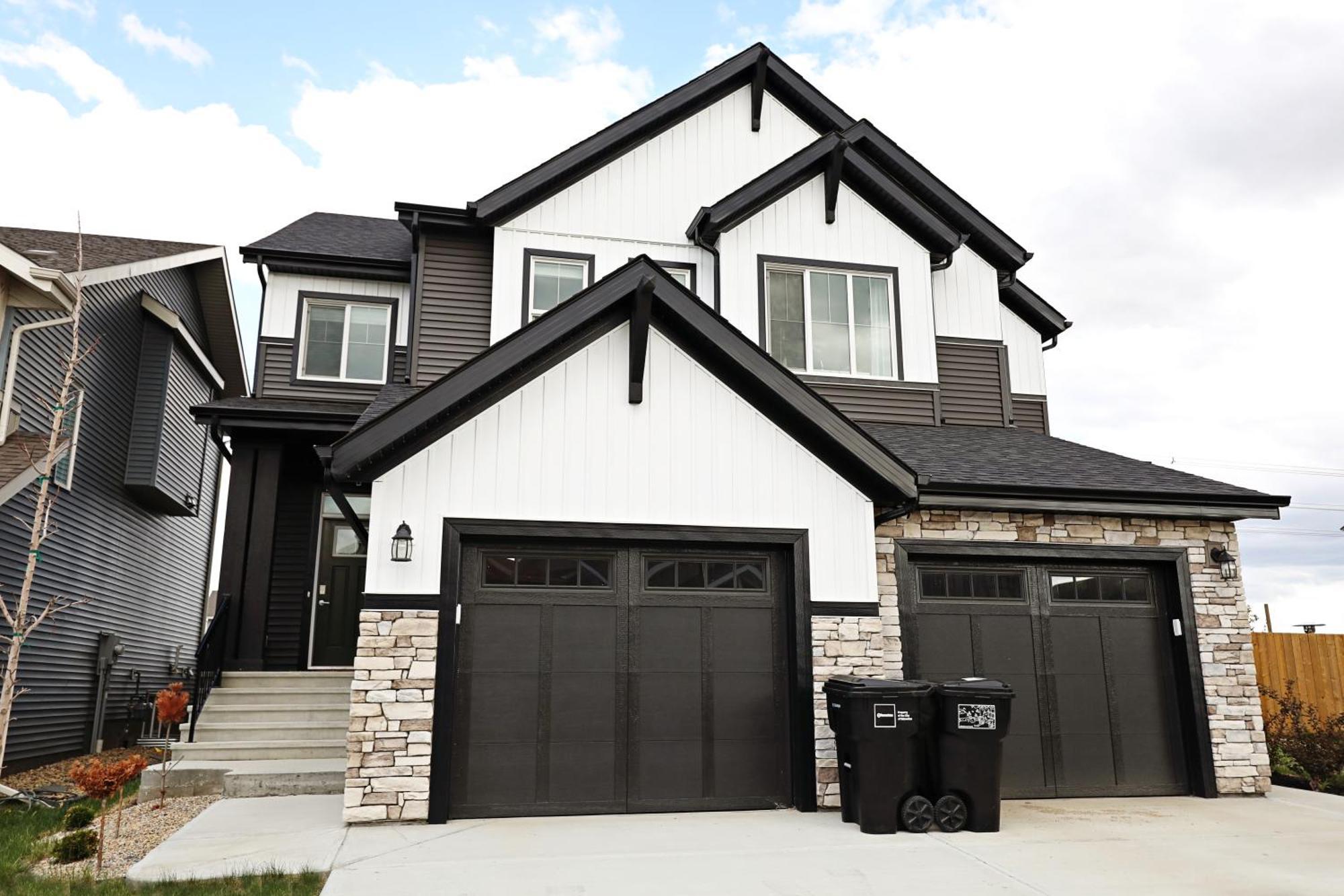 Stylish Home With 3 King Beds,Garage,Disney+ Edmonton Exterior foto